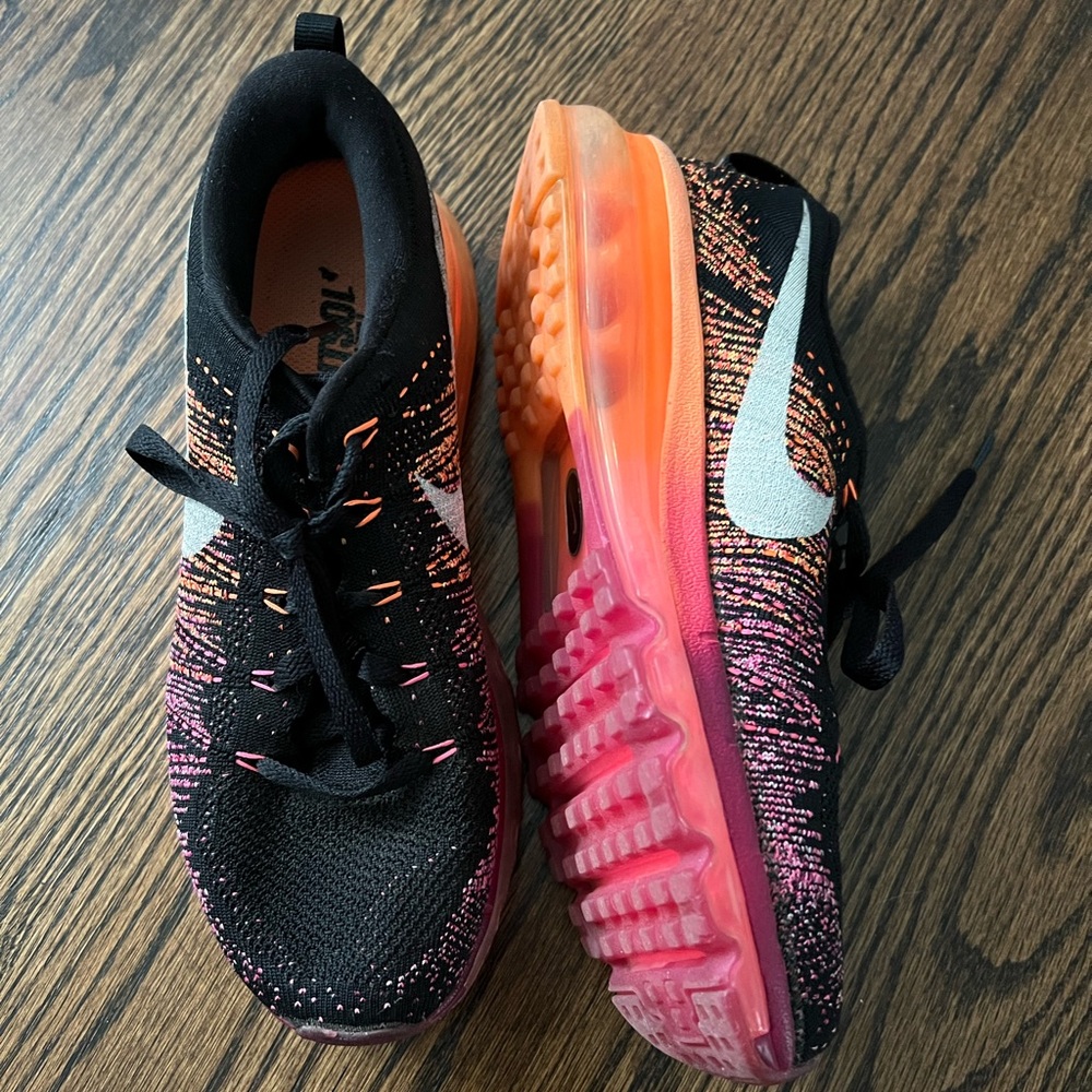 Nike Women's Black and Pink Air Max Shoes